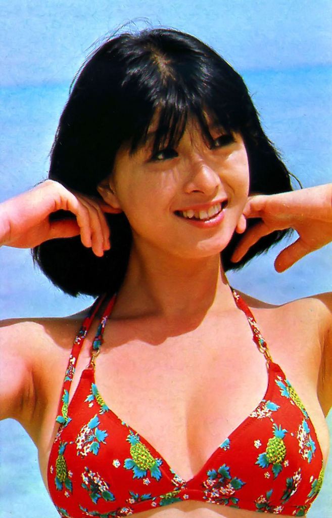 河合奈保子の水着22