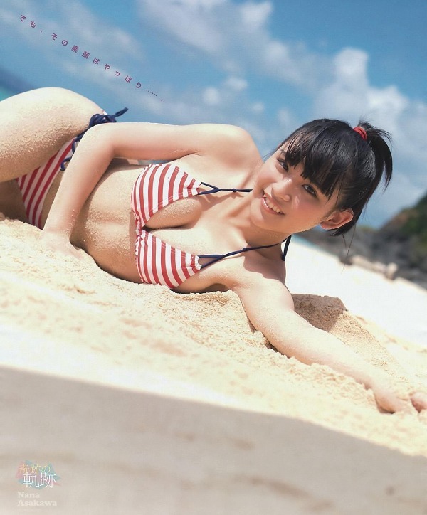 浅川梨奈 水着