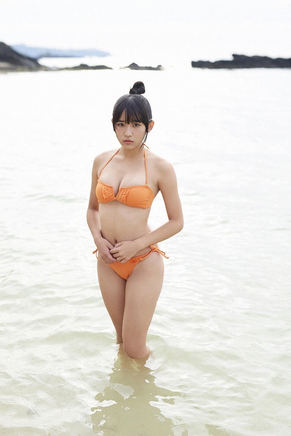 浅川梨奈 水着