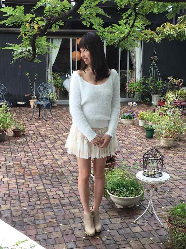 沖口優奈 ミニスカート 太もも グラビア