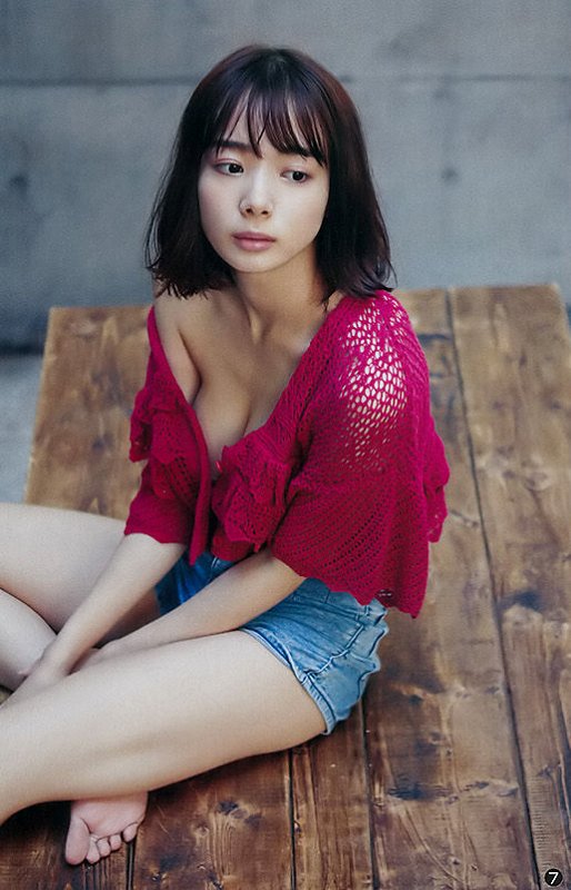 岡田紗佳 ホットパンツ 太もも グラビア