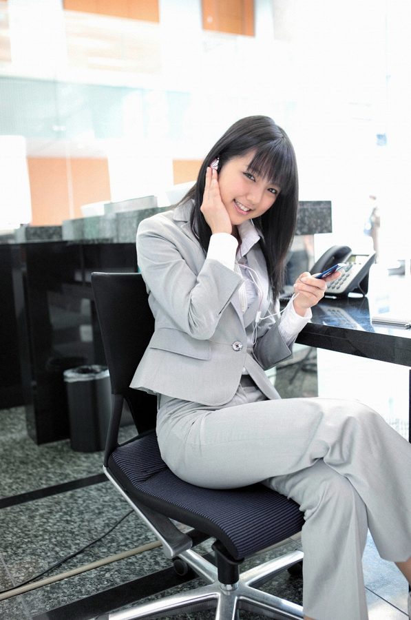 真野恵里菜 OLコスプレ グラビア