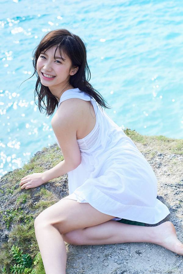 小倉優香 ワンピース グラビア