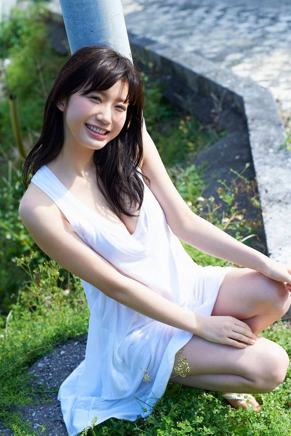 小倉優香 ワンピース グラビア