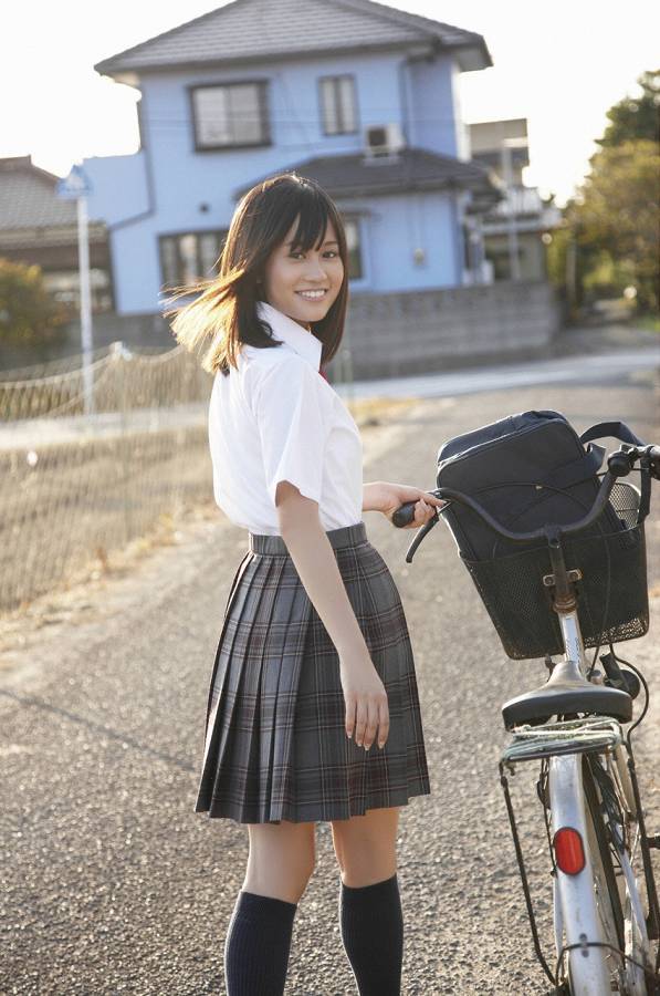 前田敦子 制服コスプレ グラビア