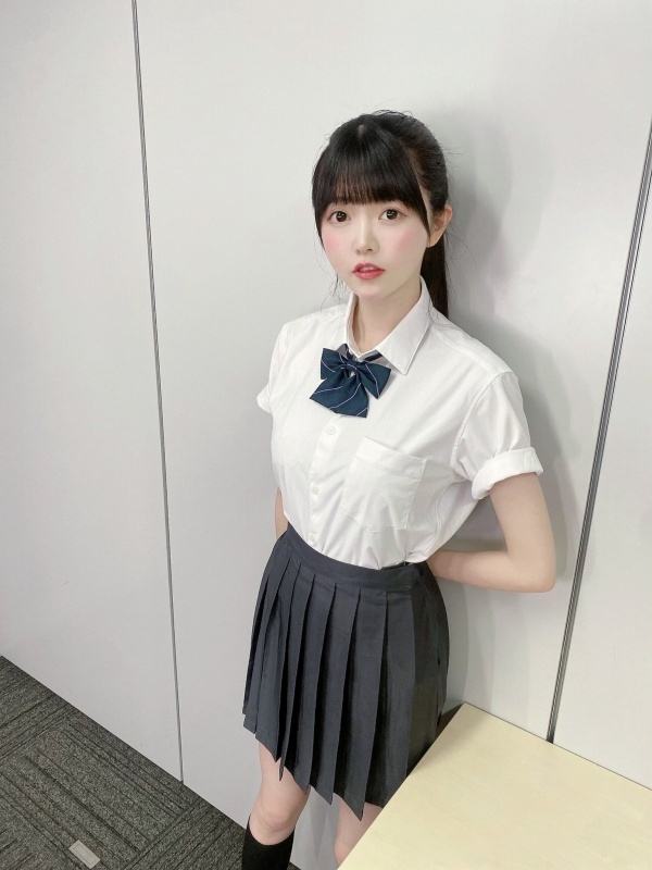  小野寺梓 制服