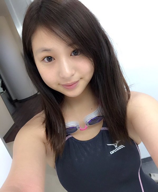 佐山彩香 競泳水着