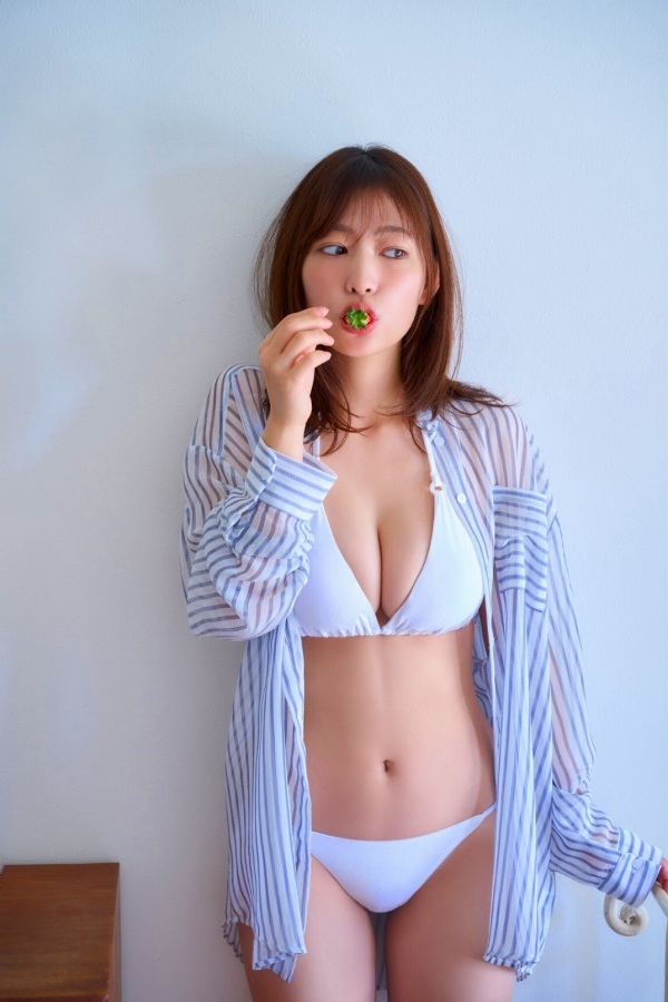 河内裕里 フェラ顔画像