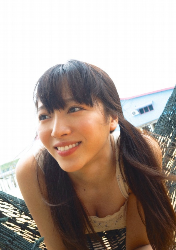 中山莉子　胸チラ画像