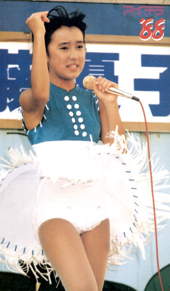 仁藤優子　パンチラ画像