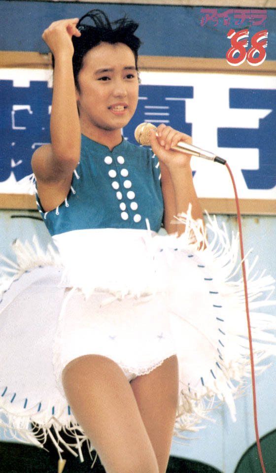 仁藤優子　パンチラ画像