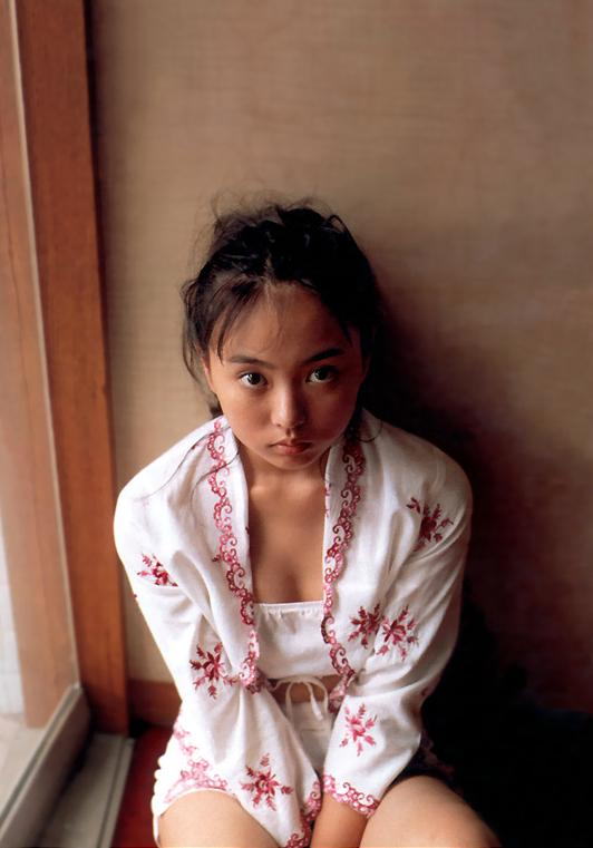 野村佑香　谷間画像