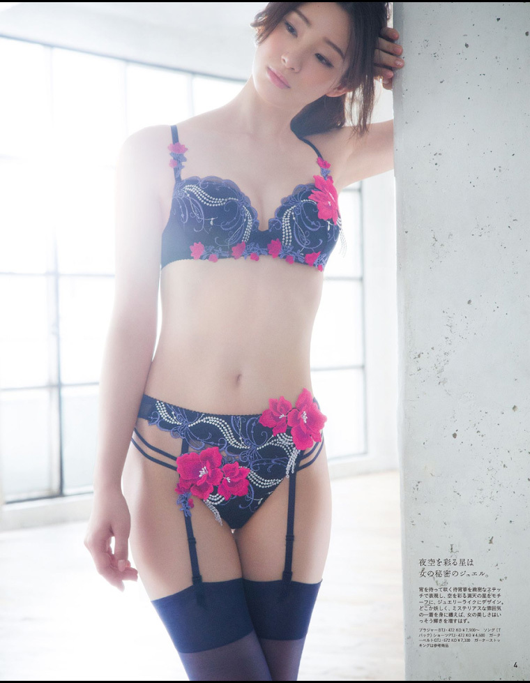 足立梨花　下着画像