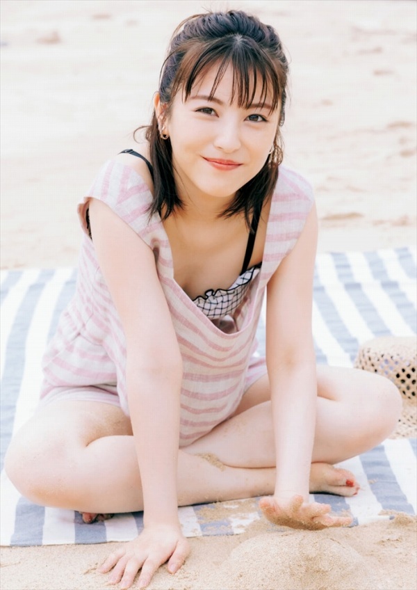 浜辺美波 水着画像