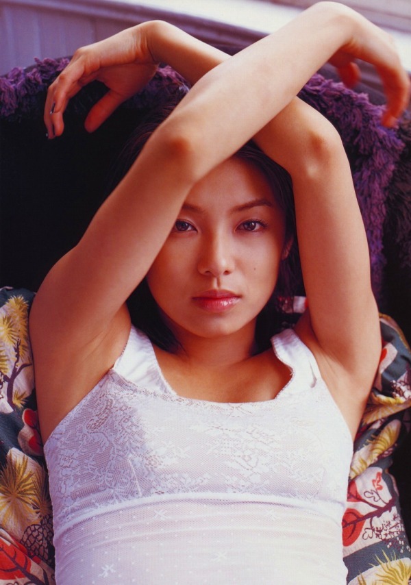 内山理名　脇画像