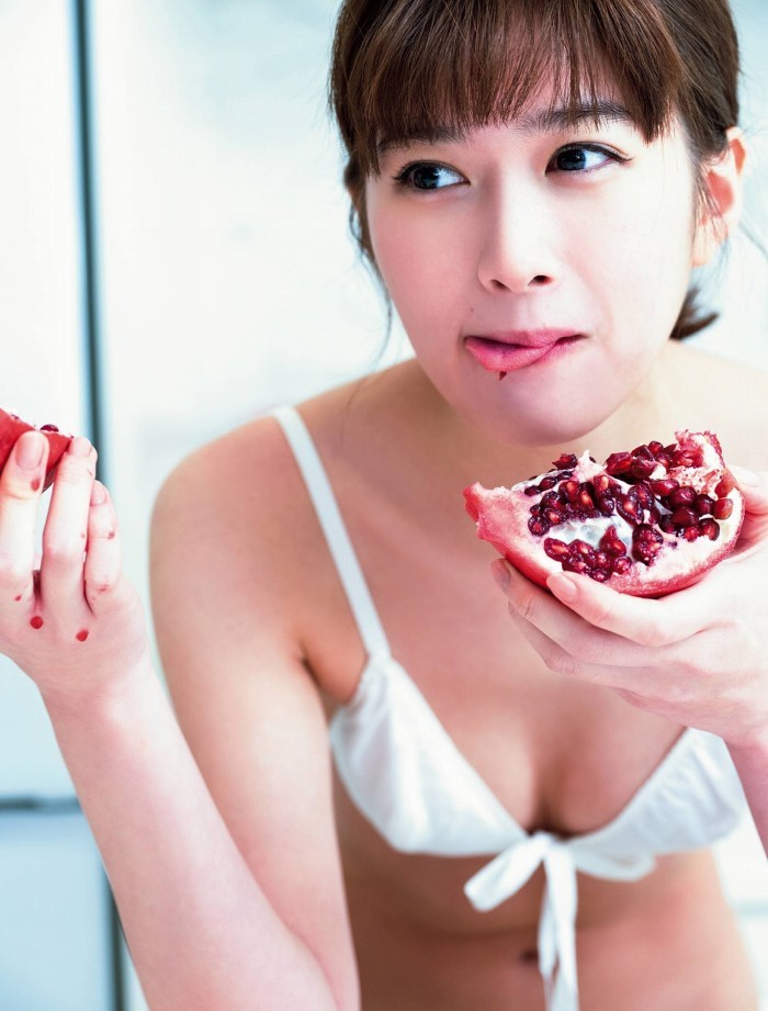 小西桜子　水着画像