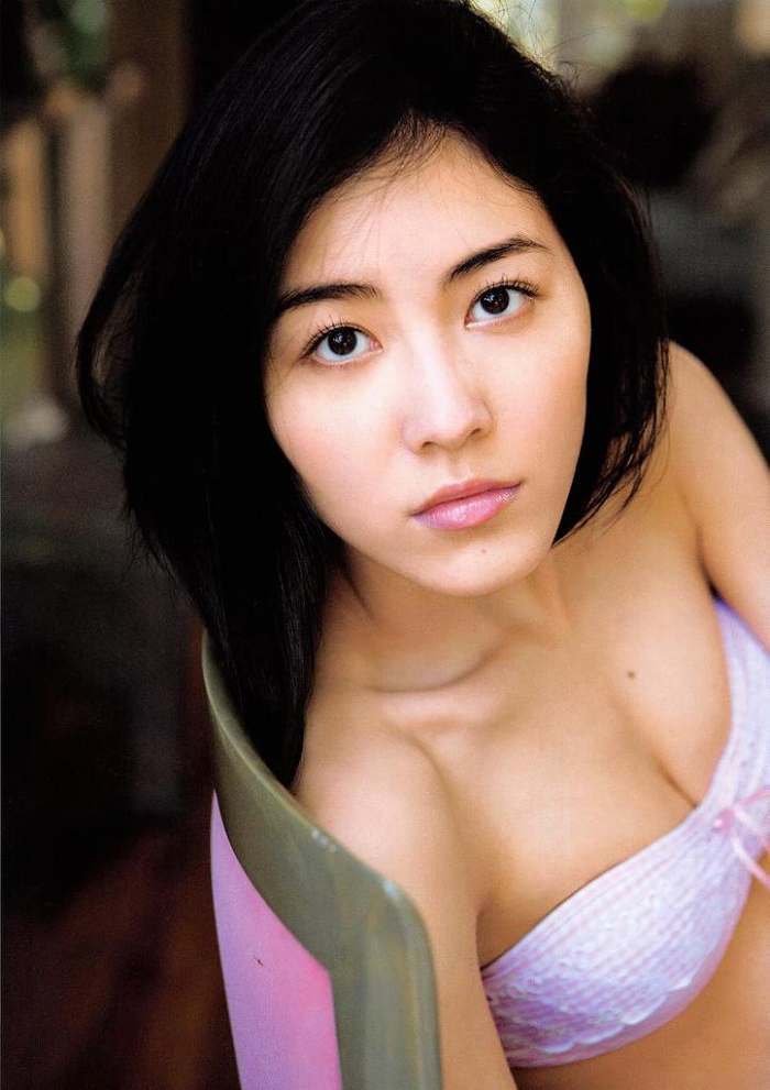 松井珠理奈 谷間 セクシー