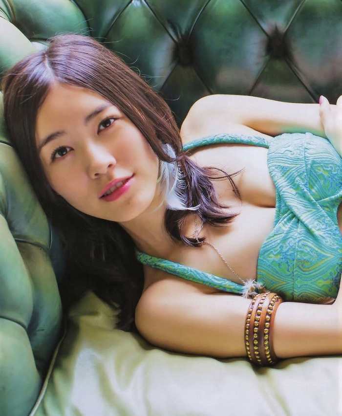 松井珠理奈 谷間 セクシー