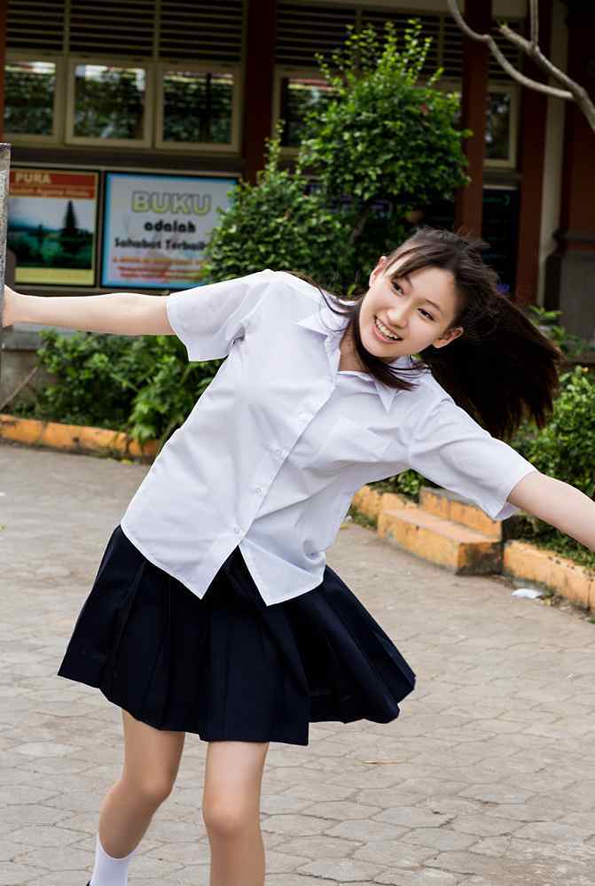 大野いと 制服 コスプレ